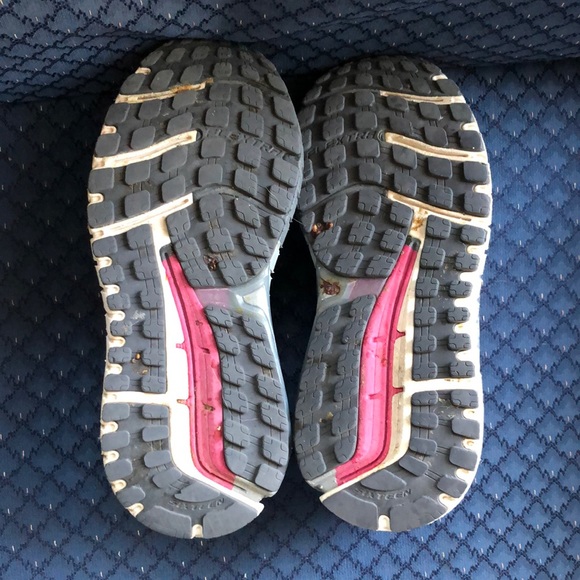 Brooks “Ariel 18” Shoe, Size 7.5 - Picture 2 of 12